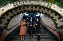 Dilantik Pakai Alquran di Stasiun Tua, Zohran Mamdani Resmi Jabat Wali Kota New York