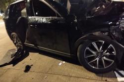 Kabur usai Seruduk Warga, Mobil Mazda Tertabrak Kereta Api di Jakut