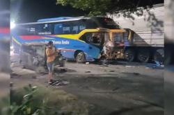 Kecelakaan Maut Bus Tabrak Mobil di Tuban, 2 Orang Tewas<