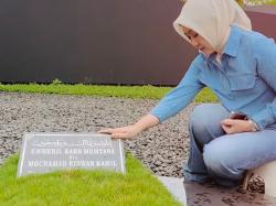 Kangen Almarhum Eril, Atalia Praratya: Semoga Dipertemukan di Surga