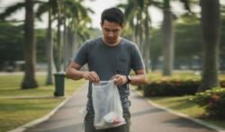 Takut Didenda, Warga Malaysia Punya Kebiasaan Baru Bawa Kantong Sampah Sendiri atau Buang di Saku