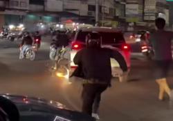 Viral Pemobil Lawan Arah di Bekasi, Sempat Ditegur hingga Kabur Seret Motor