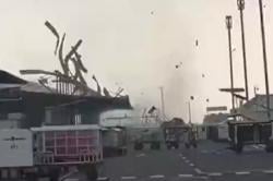 Angin Puting Beliung Terjang Bandara Juanda, 2 Penerbangan Dialihkan Sejumlah Motor Rusak<