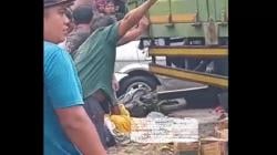 3 Kendaraan Kecelakaan Beruntun di Bondowoso, Pemotor Tewas Tersangkut Truk Gandeng<