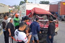 Kecelakaan Maut di Semarang, Sopir Truk Tewas Tabrak Trailer Parkir di Pudak Payung<