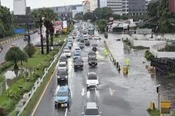 Tol Sedyatmo arah Soetta Banjir usai Diguyur Hujan, Macet Mengular hingga 1,5 Km