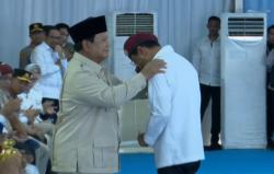 Momen Gus Ipul Menangis di Pelukan Prabowo usai Luncurkan Sekolah Rakyat