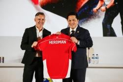 John Herdman Diperkenalkan, Erick Thohir Minta Semua Pihak Satu Barisan demi Timnas Indonesia