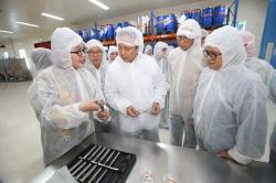 Menkes Tinjau Peningkatan Fasilitas Manufaktur dan Riset di Cimanggis