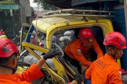 Kecelakaan Maut di Pantura Semarang-Kendal, Sopir Truk Tewas Terjepit Kabin Kendaraan<