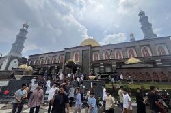 Libur Isra Mikraj, Masjid Kubah Emas Depok Dipadati Jemaah