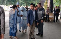 Momen Gibran dan Istri Hadiri Resepsi Sespri Prabowo di TMII