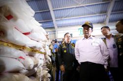 Mentan Bongkar 1.000 Ton Beras Ilegal di Kepri, Dikirim Pakai 6 Kapal