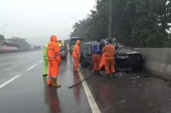 Kecelakaan Maut di Tol Cipularang, Pejabat Pemkab Bekasi Tewas usai Minibus Tabrak Truk<