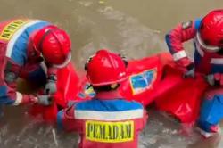Geger! Mayat Mengambang di Kali Cililitan Jaktim, Tersangkut Sampah
