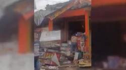 Angin Kencang Terjang Pasar Karangpandan Karanganyar, Puluhan Kios Rusak<