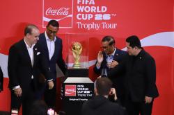 Penampakan Trofi Asli Piala Dunia Mampir ke Indonesia
