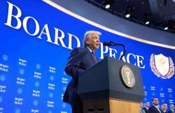 Teken Piagam Dewan Perdamaian Gaza, Trump Peringatkan Hamas Letakkan Senjata