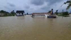 Kondisi Terkini Banjir Parah di Karawang, Ratusan Rumah Terendam hingga Atap<