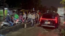 Banjir Kepung Jakarta-Bekasi, Polda Metro Kerahkan Personel Evakuasi dan Layani Warga
