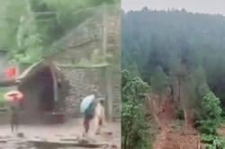 Banjir Bandang Terjang Kawasan Wisata Guci Tegal, 3 Jembatan Putus<