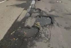 Hujan Bikin Jalan di Jakarta Berlubang, Pramono Janji Perbaiki Pekan Depan