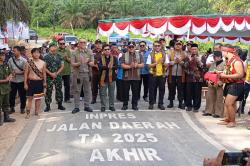 Kades di Sambas Terharu, Jalan yang Dinanti 38 Tahun Akhirnya Diresmikan Stafsus Menko Infra