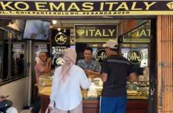 Rekor! Harga Emas di Banda Aceh Tembus Rp9,9 Juta per Mayam, Warga Antre Membeli<