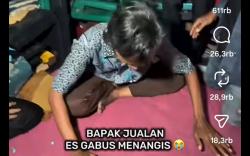 Kakek Pedagang Es Gabus Diberi Hadiah Umroh Gratis oleh Kreator Konten Malaysia 