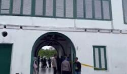 Lantai 2 Tangsi Belanda di Siak Runtuh, Belasan Siswa SD Jatuh dari Ketinggian 4 Meter<