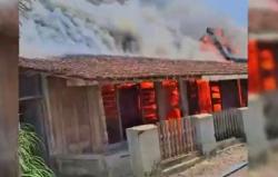 Pati Gempar! Pemuda Nekat Bakar 2 Rumah Orang Tua usai Cekcok Mulut<