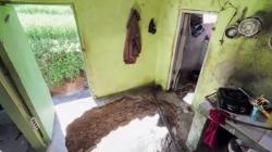 Dapur Rumah Jebol, Wanita Hanyut Terbawa Banjir Bandang Sungai Cijagra Bandung<