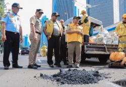 Rano Karno Minta Dinas Bina Marga DKI Gercep Perbaiki Jalan Rusak: Tak Perlu Disuruh