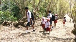 Perjuangan Siswa di Flotim, Jalan Kaki 5 Kilometer ke Sekolah akibat Akses Tak Layak<