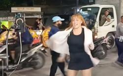 Aksi Pinkan Mambo Nyanyi di Pinggir Jalan Tuai Kritikan, Netizen: Bikin Macet