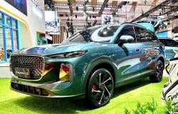 Panaskan Pasar Indonesia, Lepas L8 PHEV Melantai di IIMS 2026