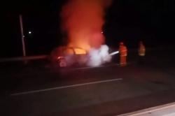 Mobil Terbakar di Tol Ngawi-Kertosono, 3 Penumpang Lolos dari Maut<