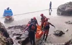 Tragis! Niat Tolong Wisatawan, Pemuda asal Malang Tewas Tenggelam di Pantai Sine