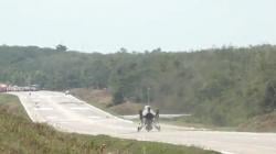 Pesawat Jet Tempur TNI AU Mendarat di Tol Trans Sumatera, F-16 dan Super Tucano<