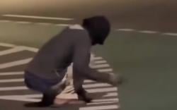 Viral Pria Bertopeng Bongkar 'Mata Kucing' di Underpass Cawang, Polisi Buru Pelaku