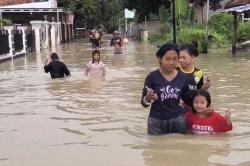 Banjir Cirebon akibat Sungai Meluap Rendam 2 Kecamatan, Ketinggian Air Capai 1,5 Meter<