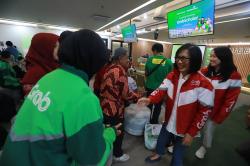 Ribuan Anak Mitra Pengemudi Ojol Terima Beasiswa