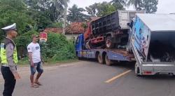 Kecelakaan Maut Mobil MBG Tabrak Truk Batu di Lampung, Sopir Tewas Terjepit<