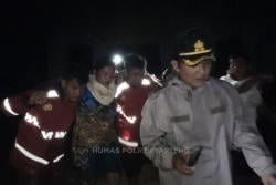 Banjir Tapteng, Polisi Gerak Cepat Evakuasi Warga hingga Tengah Malam<
