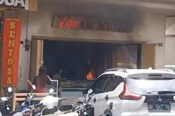 Geger! IRT di Makassar Lempar Bom Molotov ke Toko Emas hingga Terbakar<