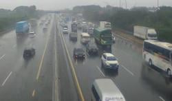 Libur Panjang, Jalan Tol Jakarta-Cikampek Padat di Sejumlah Titik Pagi Ini