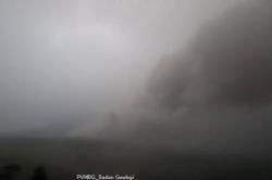 Gunung Semeru Meletus, Luncurkan Awan Panas Guguran Sejauh 6.000 Meter<