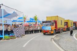 Kapolri Lepas 22 Kontainer Bantuan untuk Korban Bencana Sumatra, Pakaian hingga Makanan