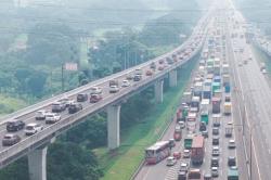 Libur Panjang Imlek dan Jelang Ramadan, Tol MBZ dan Jakarta-Cikampek Padat Merayap<