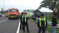 Kecelakaan Bus Wisata dan Truk di Tol Cipali, Sopir Tewas Puluhan Penumpang Luka-Luka
